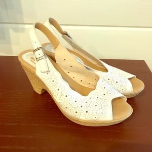 Floral engraved wedge sandals